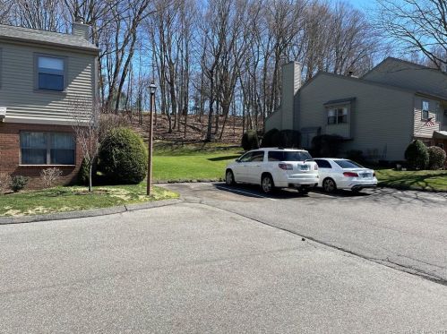 138 Metacomet Dr, Meriden, CT 06450-3584