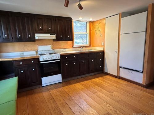 4 Silvermine Way, Norwalk CT  06850-1507 exterior