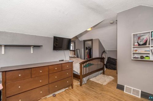 606 Sparkman Ave, Duluth, MN 55803-2150