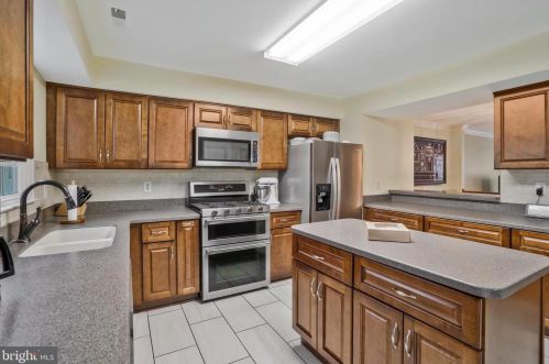 8858 Eagle Rock Ln, Springfield VA  22153-1727 exterior