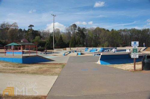 3196 Liberty Commons Dr, Kennesaw GA  30144-2381 exterior
