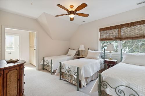 5 Beachwood, Isle Of Palms SC  29451-2815 exterior