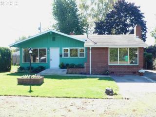 9148 Ankeny St, Portland OR  97216-1508 exterior