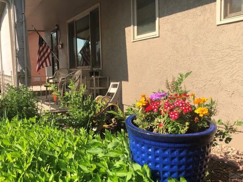 1636 Maplewood Dr, Pueblo, CO 81005-2247