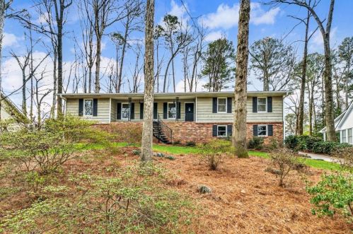 4752 Geneva Dr, Lilburn, GA 30047-4612