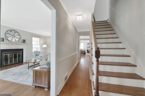9 Sussex Ave, Chatham Township, NJ 07928-2038