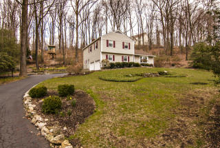 14 Herman Thau Rd, Annandale, NJ 08801-3001
