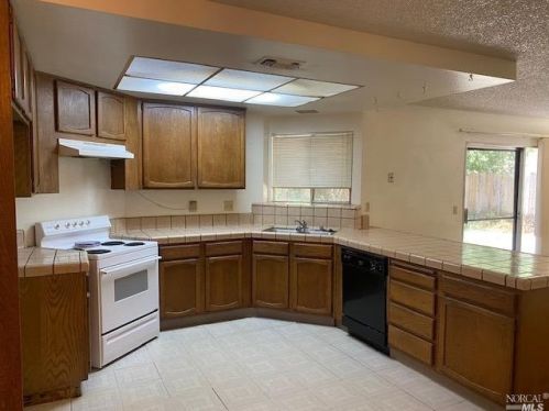 673 Tiburon Ln, Vacaville, CA 95687-5454