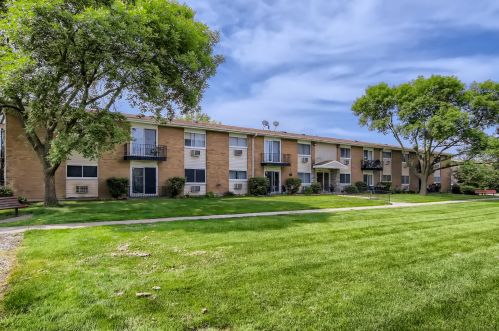 8864 Northshore Dr, Des Plaines IL  60016-4190 exterior