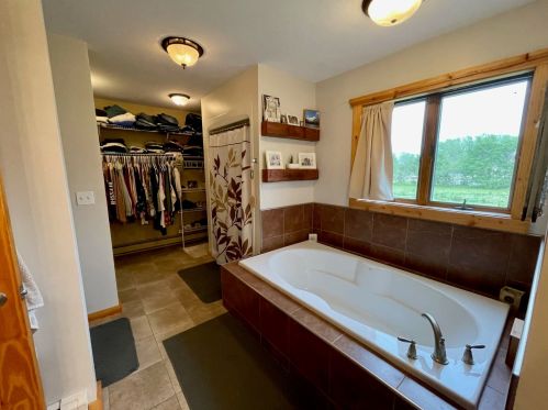 409 Swanson Rd, Sycamore IL  60178-1126 exterior