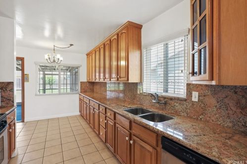 527 Hampton St, Anaheim CA  92801-3102 exterior