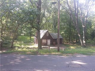 49 Maple Ln, Huntington, CT 06484-3722
