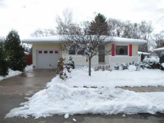 827 Menomonie St, Belvidere, IL 61008-2338