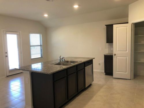 1322 Meadow Creek Dr, Princeton TX  75407 exterior