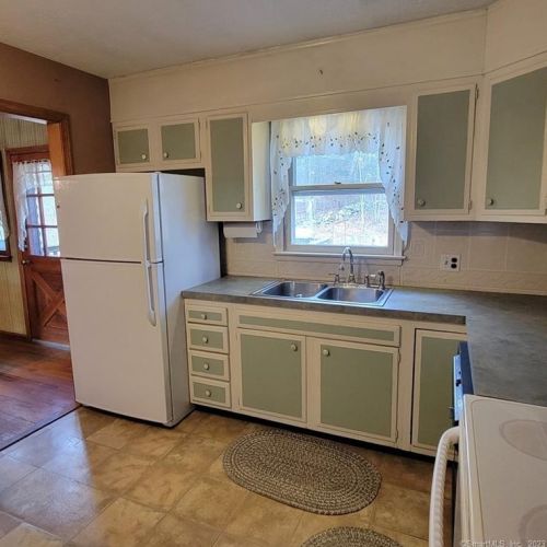 34 Hagstrom Rd, Fabyan, CT 06255-1522