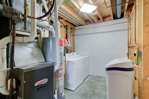 9056 Glacier Rd, Saint Paul MN  55125-3465 exterior