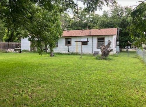 210 2nd St, Thorndale, TX 76577-8619