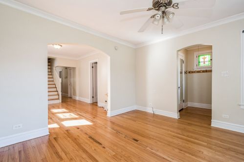 4417 Altgeld St, Chicago, IL 60639-1901