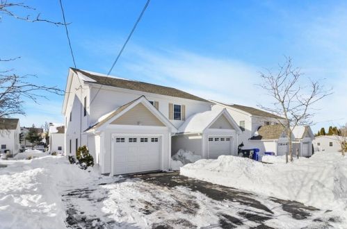 57 Eliot Ave, Providence, RI 02904-3958