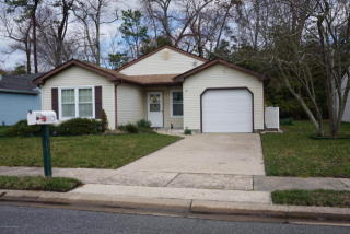320 Lexington Dr, Tuckerton NJ  08087-1322 exterior