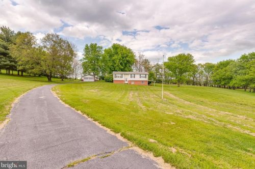 857 Oregon Trl, Harpers Ferry, WV 25425-3261