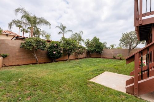 8450 Tamarind Ln, Riverside CA  92509-5180 exterior