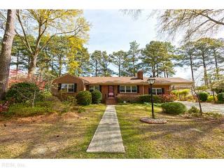 16 Early Dr, Portsmouth, VA 23701-1618