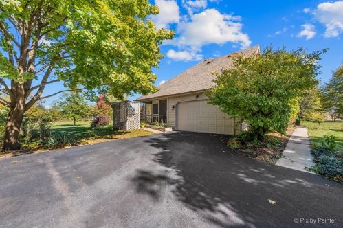 7 Crestview Dr, Oswego IL  60543-9475 exterior