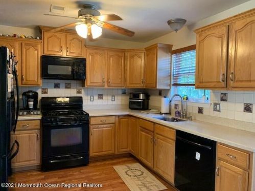 18 Melissa Lee Dr, Jackson Twp, NJ 08527-5151