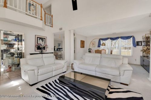 178 Old Orch Ln, Tinton Falls NJ 07712-2570 exterior