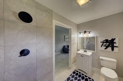 2029 Pond Shore Dr, Angleton TX 77515-7483 exterior