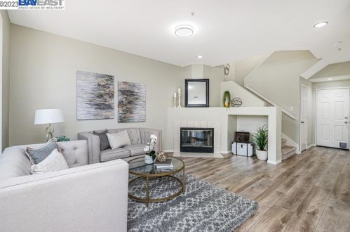 10723 Wallace Ln, Pleasanton, CA 94568-5536