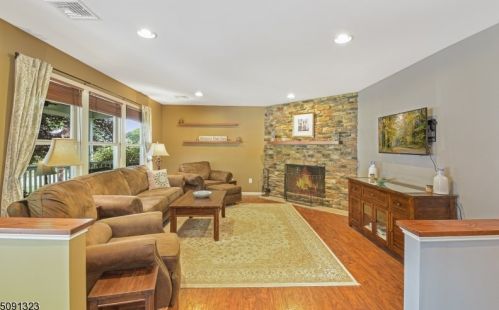 5 Hillside Ave, Clark, NJ 07066-1926