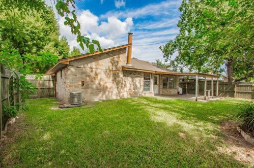 32 Rnch House Loop, Angleton TX 77515-2723 exterior