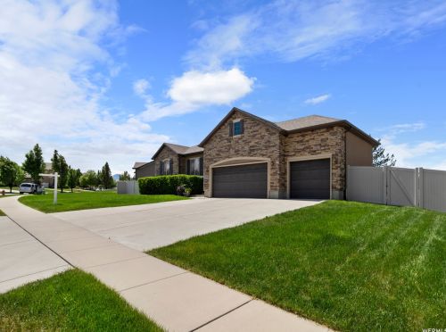3894 Farrell Ln, Taylorsville, UT 84088-4501