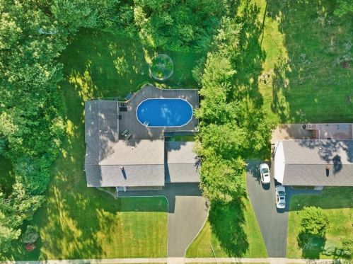 95 Benjamin Heights Dr, Milford, CT 06461-2430