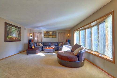 2049 Collett Ln, Homewood, IL 60422-1304