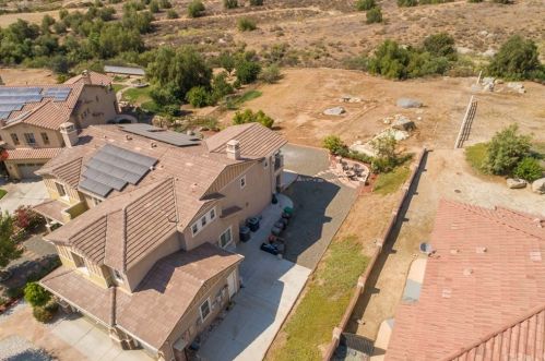16550 Catalonia Dr, Riverside CA  92504-8701 exterior