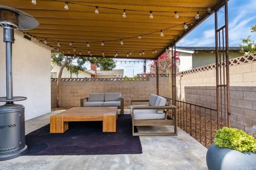 22631 Hickory Ave, Torrance CA  90505-2945 exterior
