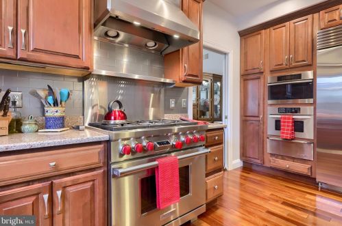 3 Twin Oaks Holw, Lancaster PA  17601-2234 exterior