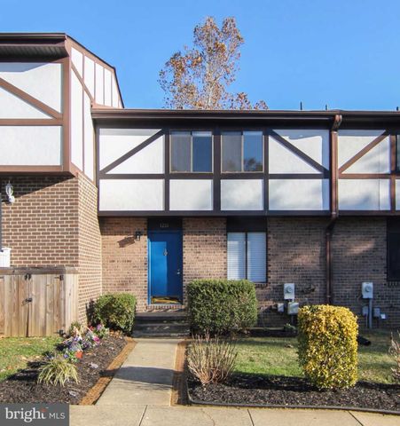 1211 Summerwood Ct, Arnold, MD 21012-1988
