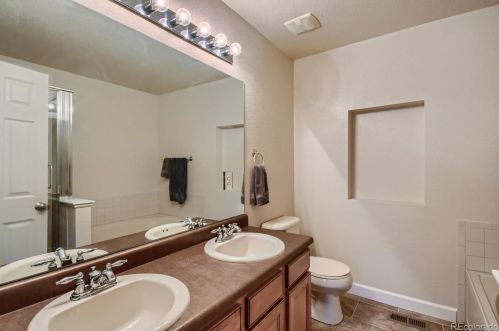 600 Norfolk Way, Aurora CO 80011-4553 exterior