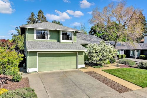 214 Woodstock Cir, Vacaville, CA 95687-3386