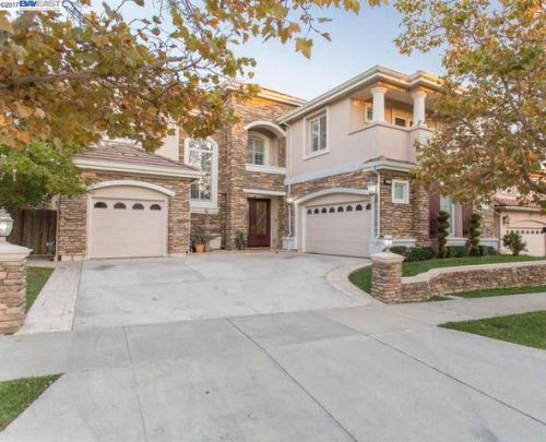 5451 Signal Hill Dr, Pleasanton, CA 94568-1186