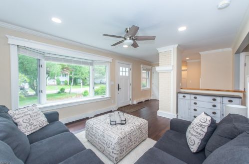 33 Rapalyea Rd, Hopatcong, NJ 07843-1320
