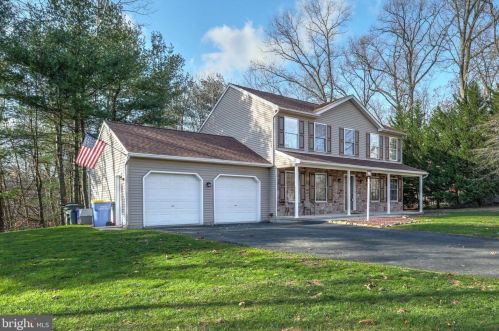 806 Arbor Ln, York, PA 17406-7201