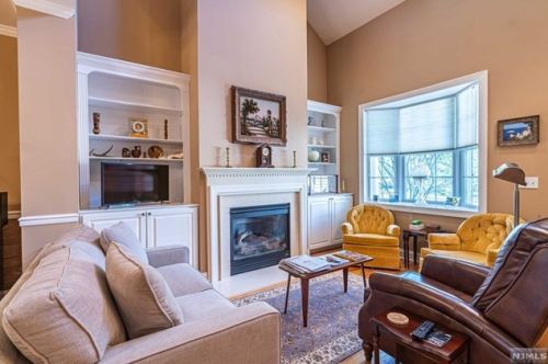 95 Schindler Ct, Parsippany, NJ 07054-3309