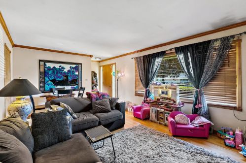565 Welter Dr, Wood Dale, IL 60191-1754