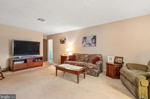 1046 Devonshire Rd, Lancaster PA  17601-1609 exterior