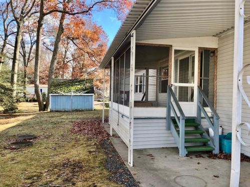 15 Jacob Perry Dr, Charlestown, RI 02813-3135
